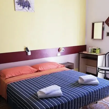 Отель Cesari